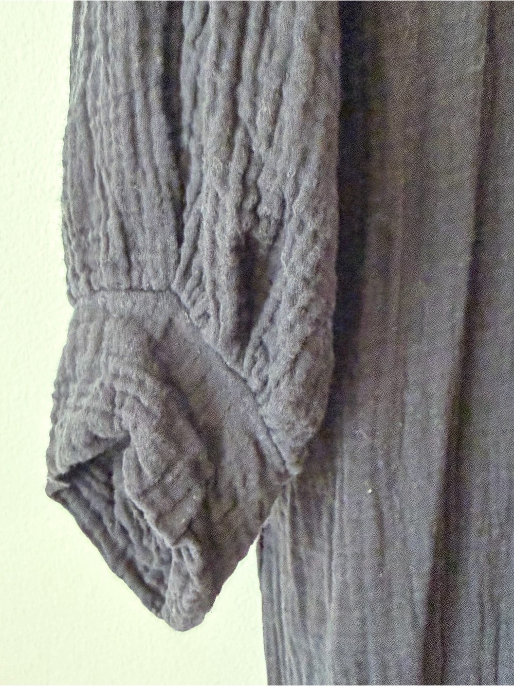 Nothing Fits But XL Women's Black Long Sleeve Midi Dress with Gathered Sleeves - Picture 5 of 9
